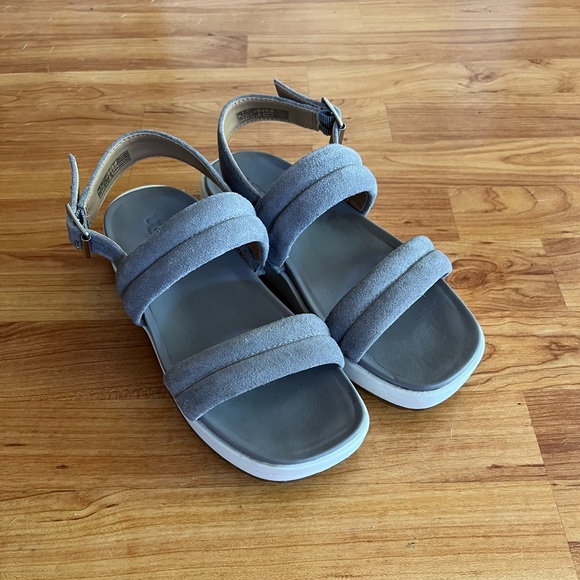 UGG Lynnden Platform Ankle Strap Sandals - Picture 1 of 11